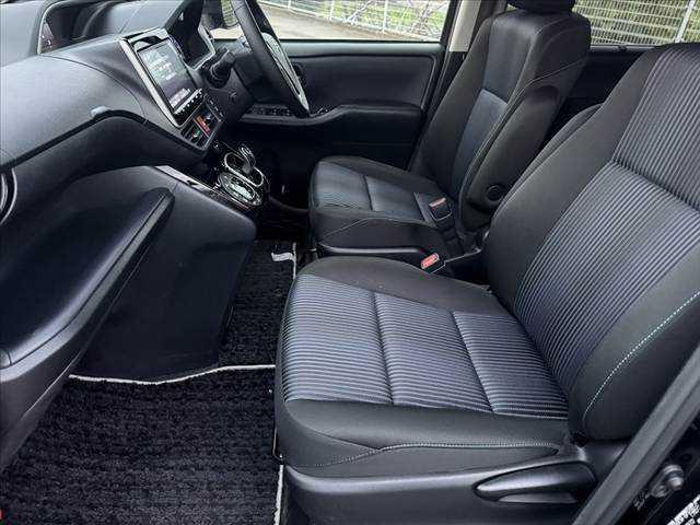 ヴォクシー ハイブリッドZS 煌II 車検整備付 禁煙車 フルセグナビ セーフティセンスC 電動スライドドア Pスタート Bモニター ETC LED Aハイビーム 先行車発進告知機能 クルコン Aライト 革巻きステアリング BT ステリモ(17枚目)