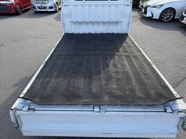 ハイゼットトラック スペシャル　車検整備付　禁煙　５ＭＴ　パワーステアリング　スピーカー内装ＡＭラジオ　荷台ゴムマット　三方開荷台　フロアゴムマット　サイドバイザー　間欠式２スピードワイパー　最大積載量３５０ｋｇ　サンバイザー（18枚目）
