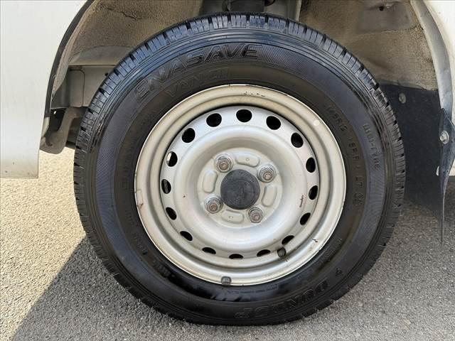 ハイゼットトラック スペシャル　車検整備付　禁煙　５ＭＴ　パワーステアリング　スピーカー内装ＡＭラジオ　荷台ゴムマット　三方開荷台　フロアゴムマット　サイドバイザー　間欠式２スピードワイパー　最大積載量３５０ｋｇ　サンバイザー（31枚目）