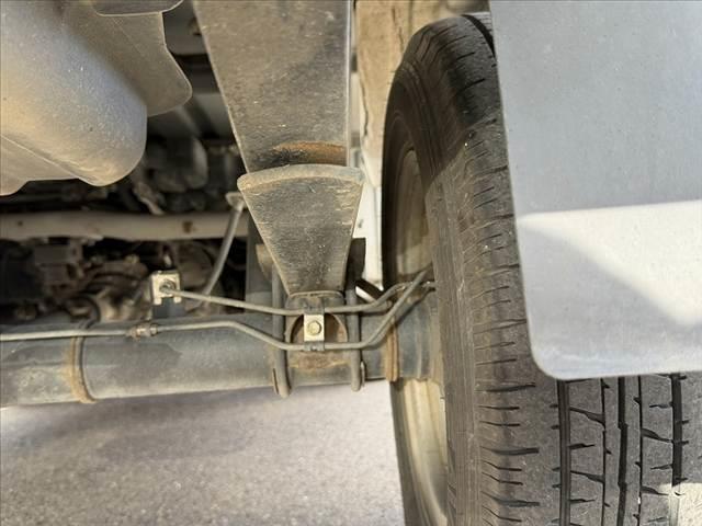 ハイゼットトラック スペシャル　車検整備付　禁煙　５ＭＴ　パワーステアリング　スピーカー内装ＡＭラジオ　荷台ゴムマット　三方開荷台　フロアゴムマット　サイドバイザー　間欠式２スピードワイパー　最大積載量３５０ｋｇ　サンバイザー（35枚目）