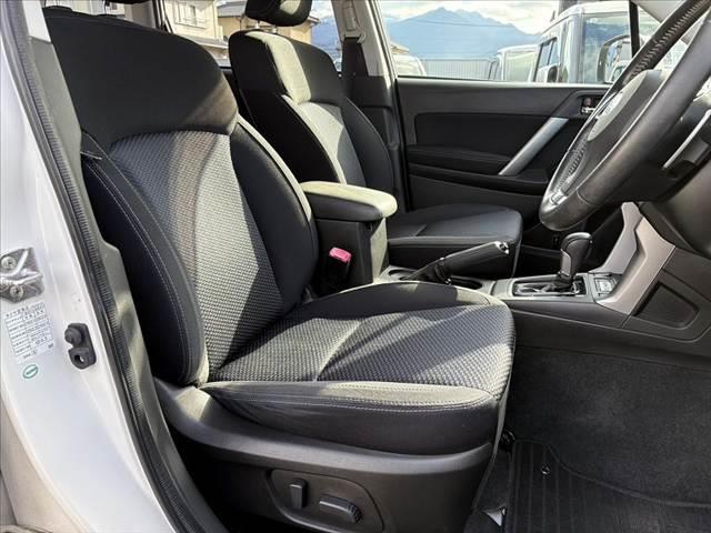 フォレスター ２．０ｉ－Ｌ　アイサイト　４ＷＤ　アイサイト　シートヒーター　ルーフレール　Ａライト　パワーシート　フルセグナビ　Ｂモニター　ＢＴ　ＤＶＤ　Ｐスタート　スマートキーＸ２　車線逸脱警報　レーダークルーズ　ＨＩＤ　純正１７ＡＷ（16枚目）