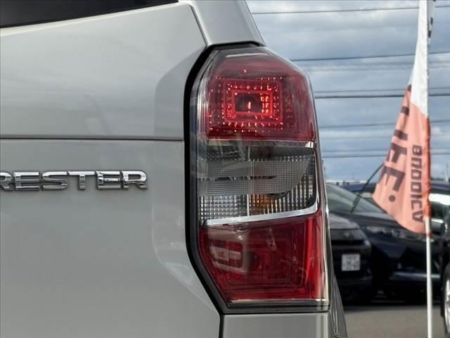 フォレスター ２．０ｉ－Ｌ　アイサイト　４ＷＤ　アイサイト　シートヒーター　ルーフレール　Ａライト　パワーシート　フルセグナビ　Ｂモニター　ＢＴ　ＤＶＤ　Ｐスタート　スマートキーＸ２　車線逸脱警報　レーダークルーズ　ＨＩＤ　純正１７ＡＷ（37枚目）