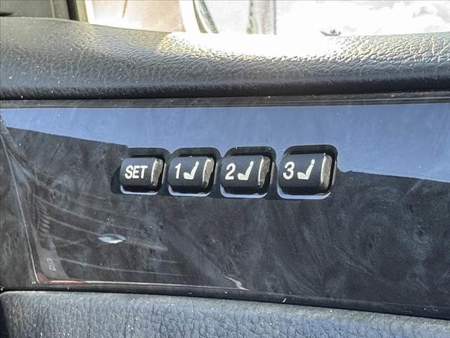 クラウン アスリート　後期　純正ＨＤＤナビ　革シート　Ｐシート　シートヒーター　Ｂモニター　ＨＩＤ　フォグ　クルコン　ＡＷ　革巻きステアリング　ＡＡＣ　Ｐスタート　ＶＳＣ　ＴＲＣ　電動格納ドアミラー　リアアンダースポイラー（5枚目）