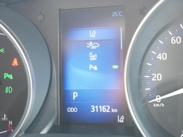 車線逸脱警報などの機能がメーターで操作できます。