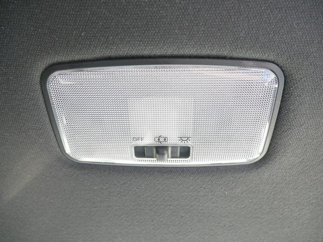 後列ルームランプ