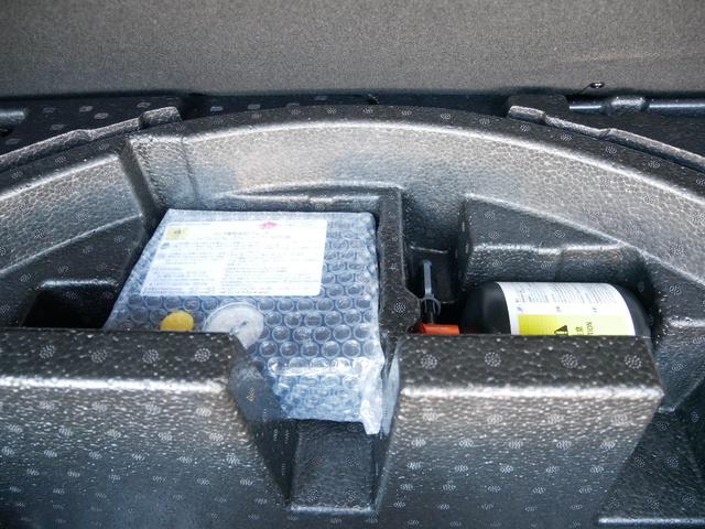 後列を畳むことで収納スペースを拡大できます。