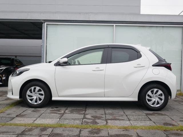 ヤリス X ディスプレイオーディオ バックモニター ETC プッシュスタート ドライブレコーダー オートハイビーム 車線逸脱警報 衝突被害軽減システムプリクラッシュセーフティ付き(3枚目)