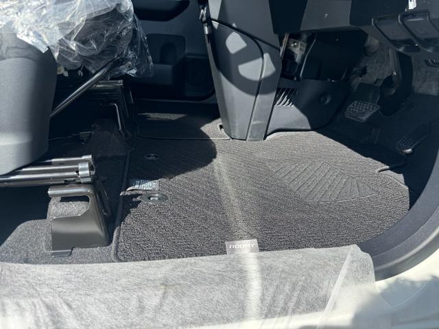 ルーミー カスタムG-T 純正フロアマット メーカー9インチDA 全方位モニター スマートアシスト アイドリングストップ シートヒーター シートバックテーブル 両側パワースライドドア LEDヘッド/フォグランプ 15インチAW(46枚目)