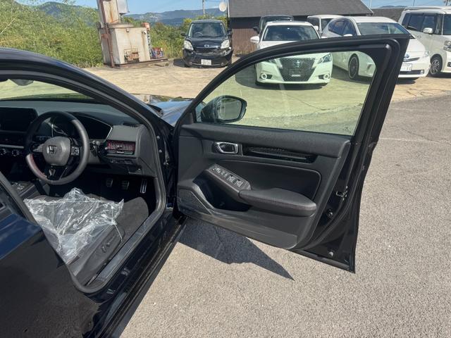 シビック RS ワンオーナー 純正フロアマット ホンダコネクトディスプレイ Bカメラ BOSEサウンドシステム ホンダセンシング パワーシート シートヒーター フルLEDヘッドランプ  純正18インチAW(7枚目)