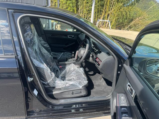 シビック RS ワンオーナー 純正フロアマット ホンダコネクトディスプレイ Bカメラ BOSEサウンドシステム ホンダセンシング パワーシート シートヒーター フルLEDヘッドランプ  純正18インチAW(8枚目)