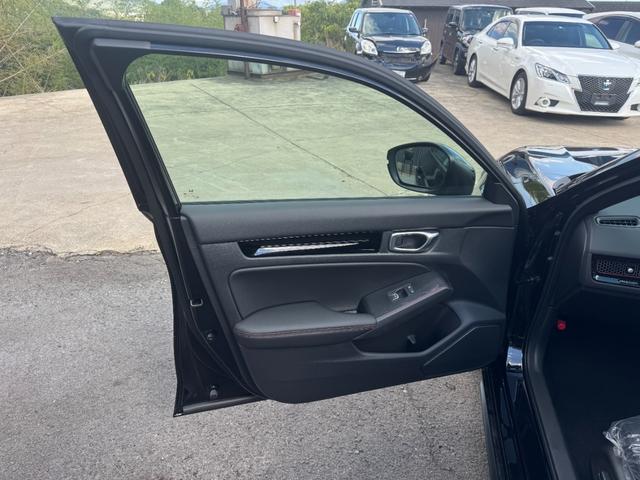 シビック RS ワンオーナー 純正フロアマット ホンダコネクトディスプレイ Bカメラ BOSEサウンドシステム ホンダセンシング パワーシート シートヒーター フルLEDヘッドランプ  純正18インチAW(29枚目)