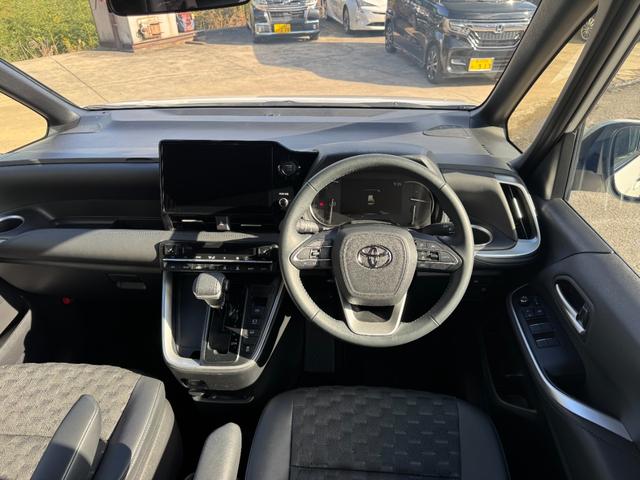 ヴォクシー Ｓ－Ｚ　ワンオーナー　禁煙車　１０．５インチＤＡ　プロジェクター式ＬＥＤヘッドランプ　１３．２型後席モニター　純正フロアマット　Ｂカメラ　ドラレコ　両側パワースライドドア　純正１７インチＡＷ（9枚目）