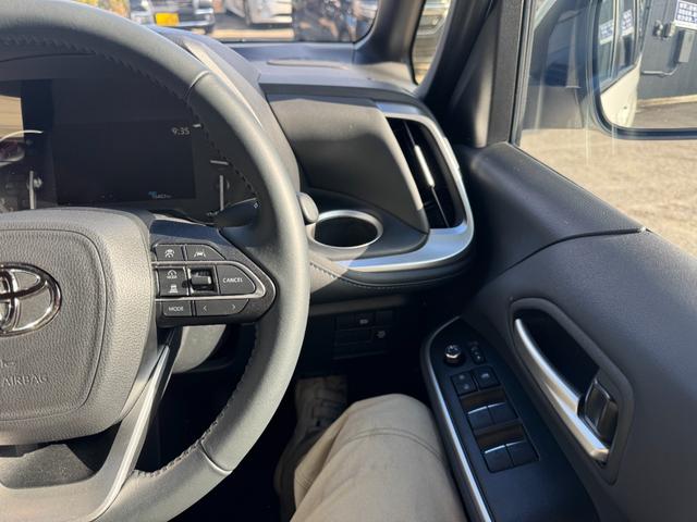 ヴォクシー Ｓ－Ｚ　ワンオーナー　禁煙車　１０．５インチＤＡ　プロジェクター式ＬＥＤヘッドランプ　１３．２型後席モニター　純正フロアマット　Ｂカメラ　ドラレコ　両側パワースライドドア　純正１７インチＡＷ（11枚目）