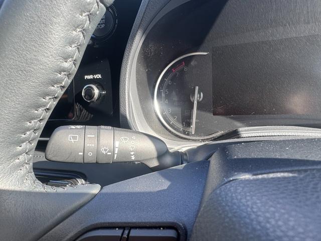 ヴォクシー Ｓ－Ｚ　ワンオーナー　禁煙車　１０．５インチＤＡ　プロジェクター式ＬＥＤヘッドランプ　１３．２型後席モニター　純正フロアマット　Ｂカメラ　ドラレコ　両側パワースライドドア　純正１７インチＡＷ（12枚目）