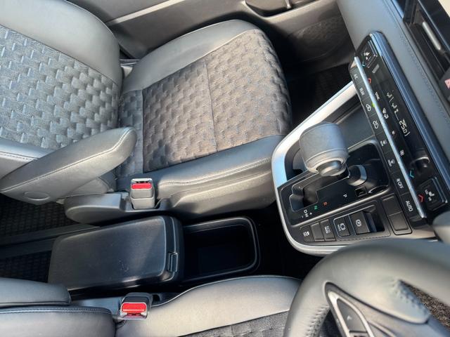 ヴォクシー Ｓ－Ｚ　ワンオーナー　禁煙車　１０．５インチＤＡ　プロジェクター式ＬＥＤヘッドランプ　１３．２型後席モニター　純正フロアマット　Ｂカメラ　ドラレコ　両側パワースライドドア　純正１７インチＡＷ（24枚目）