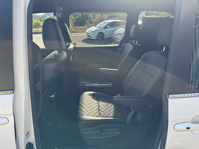 ヴォクシー Ｓ－Ｚ　ワンオーナー　禁煙車　１０．５インチＤＡ　プロジェクター式ＬＥＤヘッドランプ　１３．２型後席モニター　純正フロアマット　Ｂカメラ　ドラレコ　両側パワースライドドア　純正１７インチＡＷ（33枚目）