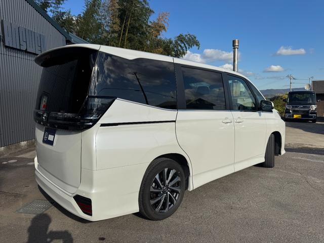 ヴォクシー Ｓ－Ｚ　ワンオーナー　禁煙車　１０．５インチＤＡ　プロジェクター式ＬＥＤヘッドランプ　１３．２型後席モニター　純正フロアマット　Ｂカメラ　ドラレコ　両側パワースライドドア　純正１７インチＡＷ（40枚目）