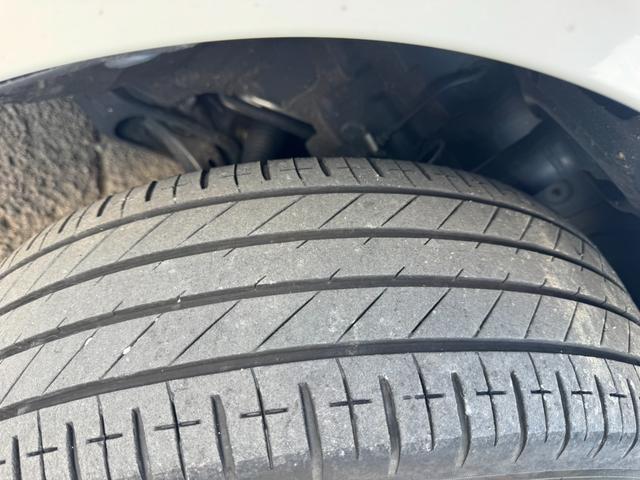 ヴォクシー Ｓ－Ｚ　ワンオーナー　禁煙車　１０．５インチＤＡ　プロジェクター式ＬＥＤヘッドランプ　１３．２型後席モニター　純正フロアマット　Ｂカメラ　ドラレコ　両側パワースライドドア　純正１７インチＡＷ（51枚目）