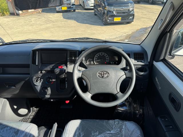 タウンエースバン ＧＬ　登録済未使用車　純正フロアマット　純正バイザー　スマートアシスト　コーナーセンサー　アイドリングストップ　マルチインフォメーションディスプレイ　キーレス　ＬＥＤヘッドランプ／クリアランスランプ（9枚目）