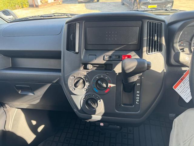 タウンエースバン ＧＬ　登録済未使用車　純正フロアマット　純正バイザー　スマートアシスト　コーナーセンサー　アイドリングストップ　マルチインフォメーションディスプレイ　キーレス　ＬＥＤヘッドランプ／クリアランスランプ（12枚目）