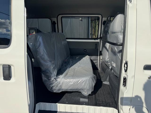 タウンエースバン ＧＬ　登録済未使用車　純正フロアマット　純正バイザー　スマートアシスト　コーナーセンサー　アイドリングストップ　マルチインフォメーションディスプレイ　キーレス　ＬＥＤヘッドランプ／クリアランスランプ（16枚目）