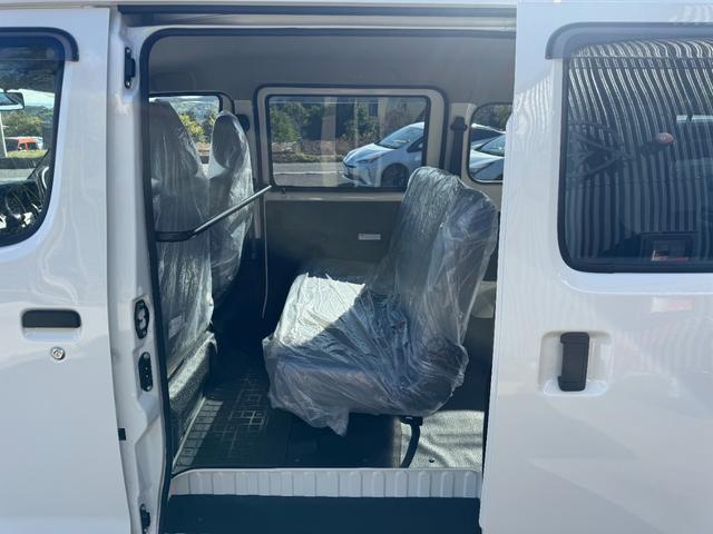 タウンエースバン ＧＬ　登録済未使用車　純正フロアマット　純正バイザー　スマートアシスト　コーナーセンサー　アイドリングストップ　マルチインフォメーションディスプレイ　キーレス　ＬＥＤヘッドランプ／クリアランスランプ（20枚目）