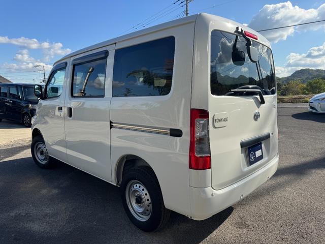 タウンエースバン ＧＬ　登録済未使用車　純正フロアマット　純正バイザー　スマートアシスト　コーナーセンサー　アイドリングストップ　マルチインフォメーションディスプレイ　キーレス　ＬＥＤヘッドランプ／クリアランスランプ（28枚目）