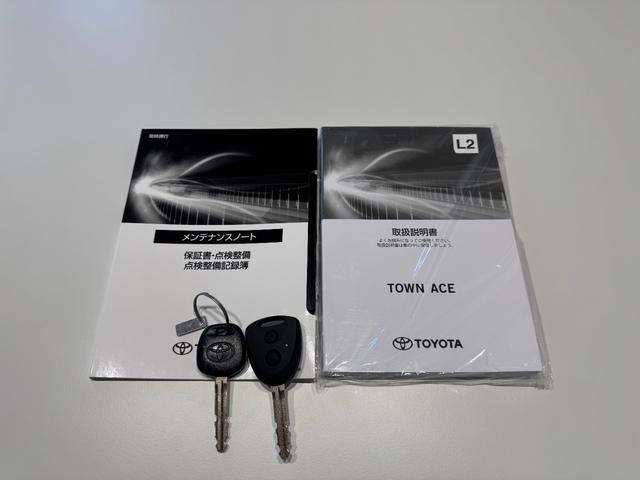 タウンエースバン ＧＬ　登録済未使用車　純正フロアマット　純正バイザー　スマートアシスト　コーナーセンサー　アイドリングストップ　マルチインフォメーションディスプレイ　キーレス　ＬＥＤヘッドランプ／クリアランスランプ（34枚目）