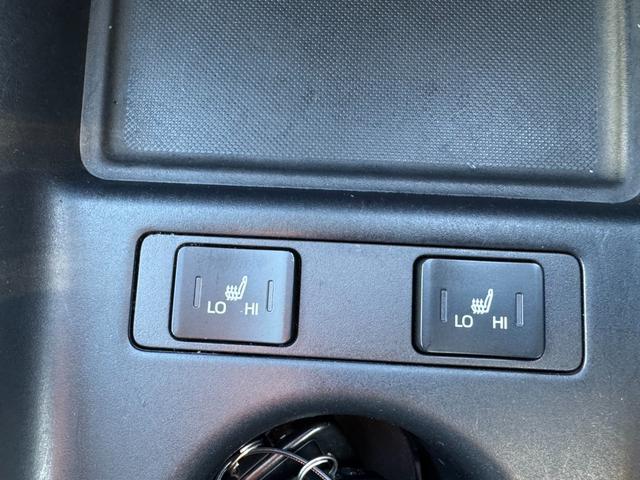 プリウス Ｓツーリングセレクション　シロ内装　純正ナビ　衝突軽減ブレーキ　シートヒーター　ＬＥＤヘッドランプ／フォグランプ　レーダークルーズ　オートマチックハイビーム　字光式ナンバープレート（21枚目）