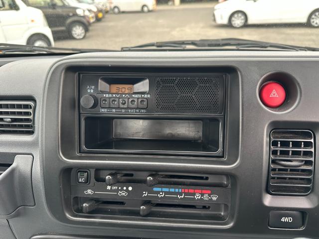 ラジオ・エアコン・４ＷＤスイッチになります。
