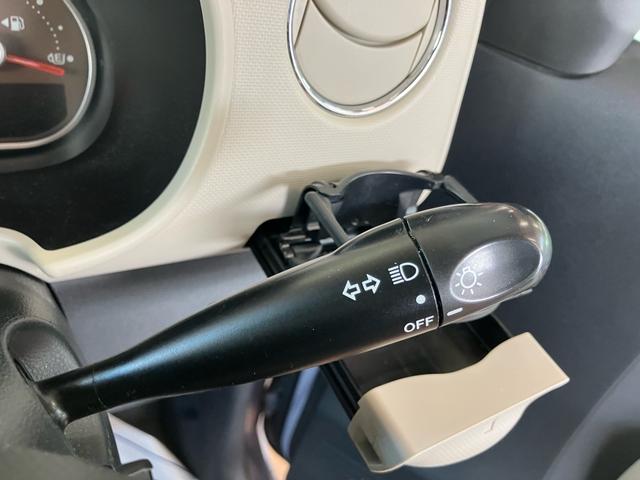 ミラココア ココアプラスＸ　アイスト　スマートキーシステム　助手席エアバック　イモビライザー　フロントベンチシート　衝突安全ボディ　全席ＰＷ　キーレス　ＰＳ　ＡＣ　ＡＢＳ　運転席エアバッグ（7枚目）