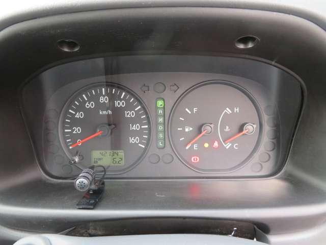 ボンゴバン １．８　ＤＸ　低床　１．１５ｔ　２名　シングルタイヤ仕様　ロールーフ　エアコン　ＣＤオーディオ　パワステ　パワーウィンドウ　メモリーナビ　バックカメラ　キーレス　ＥＴＣ　ＡＢＳ　Ｗエアバッグ　純正フロアマット（6枚目）