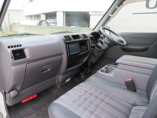 ボンゴバン １．８　ＤＸ　低床　１．１５ｔ　２名　シングルタイヤ仕様　ロールーフ　エアコン　ＣＤオーディオ　パワステ　パワーウィンドウ　メモリーナビ　バックカメラ　キーレス　ＥＴＣ　ＡＢＳ　Ｗエアバッグ　純正フロアマット（11枚目）