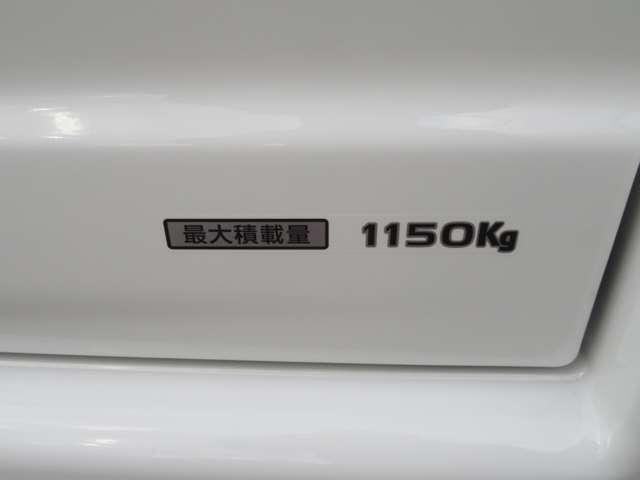 ボンゴバン １．８　ＤＸ　低床　１．１５ｔ　２名　シングルタイヤ仕様　ロールーフ　エアコン　ＣＤオーディオ　パワステ　パワーウィンドウ　メモリーナビ　バックカメラ　キーレス　ＥＴＣ　ＡＢＳ　Ｗエアバッグ　純正フロアマット（17枚目）
