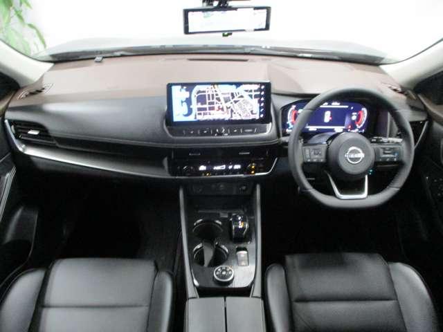 黒を基調とした車内空間。おちついた雰囲気です。１２．３インチワイドディスプレイがとても見やすいです♪