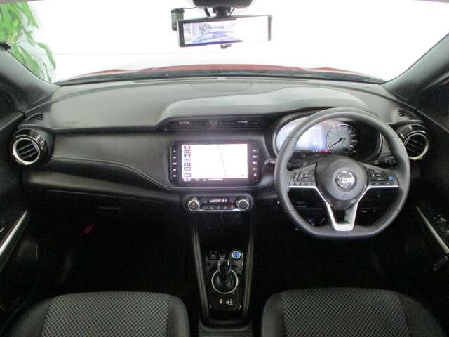 黒を基調としたスタイリッシュなデザインの運転席です。衝突被害軽減ブレーキ、レーンキープアシストなどの安心装備付き！