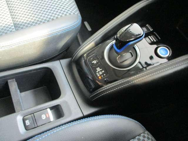 高速道路の料金所もノンストレスでスムーズに通過できるＥＴＣ。スマートなビルトインタイプ！【ＥＴＣ２．０搭載】※別途登録料がかかります。