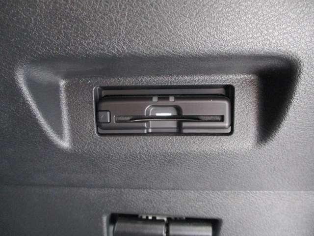 ■オートクーラー。（運転席＆助手席シートヒーター付）。■ＵＳＢ電源ポート付なので運転しながら携帯電話が充電できて便利です。