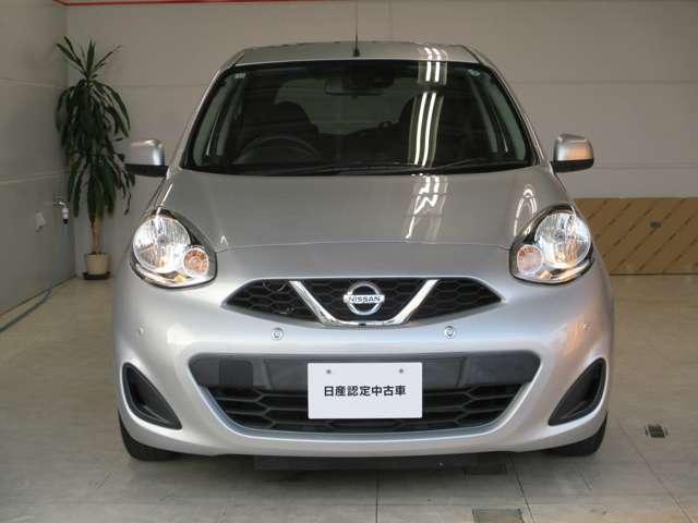 日産らしさを引き立てる大きなＶモーショングリル。