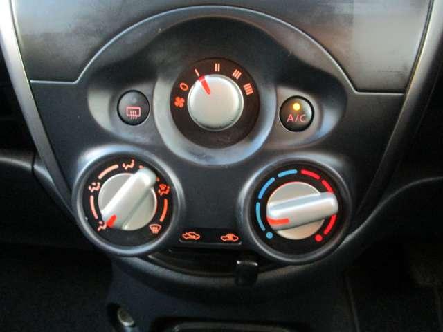 マニュアル式クーラーは丸く集まっているので操作し易いです。