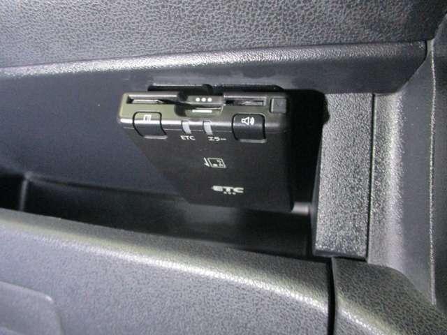 高速道路の料金所もノンストレスでスムーズに通過できるＥＴＣ付きです。別途登録料がかかります。