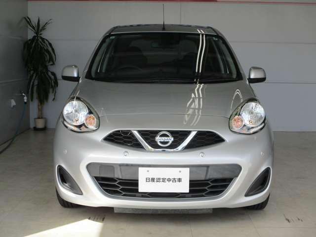 日産らしさを引き立てるＶモーショングリル。