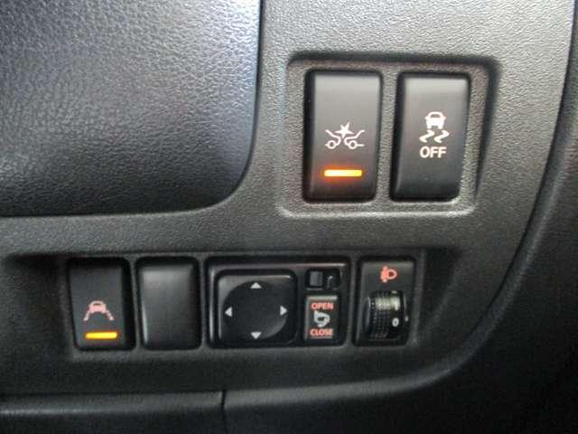 ■サイドミラー開閉調整スイッチ。■アイドリングストップＯＮ／ＯＦＦスイッチ。■横滑り防止装置、■ヘッドライトマニュアルレベライザー（ライトの上下角を調整出来ます。）