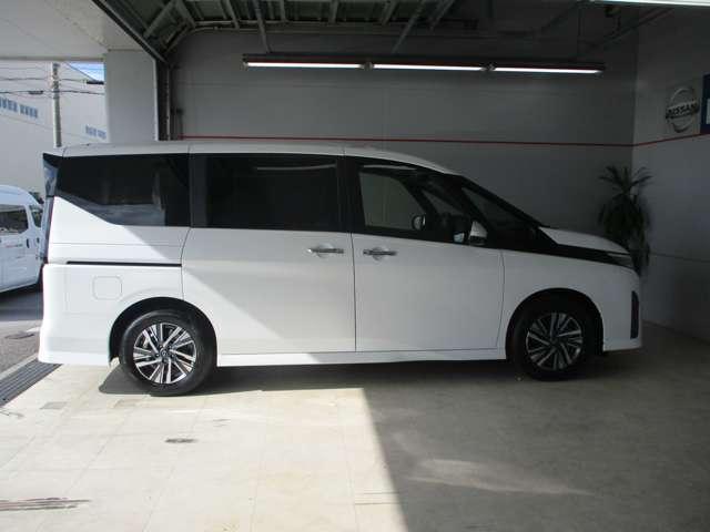 ボディサイズは全長４７６ｃｍ、全幅１７１ｃｍ、全高１８７ｃｍ。両側電動スライドドアで、お子様からご年配の方まで一緒のお出かけがさらに楽しくなります♪