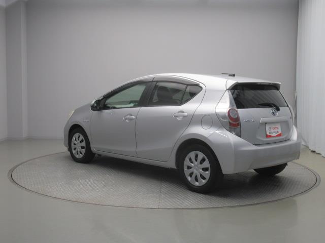 アクア Ｓ　フルセグ　メモリーナビ　ＤＶＤ再生　ミュージックプレイヤー接続可　バックカメラ　ＥＴＣ　記録簿（4枚目）