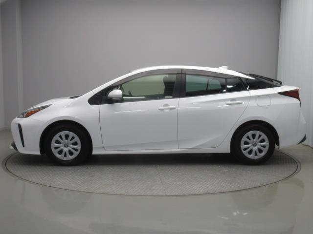 プリウス Ｓ　フルセグ　メモリーナビ　ＤＶＤ再生　ミュージックプレイヤー接続可　バックカメラ　衝突被害軽減システム　ＥＴＣ　ドラレコ　ＬＥＤヘッドランプ　記録簿（3枚目）