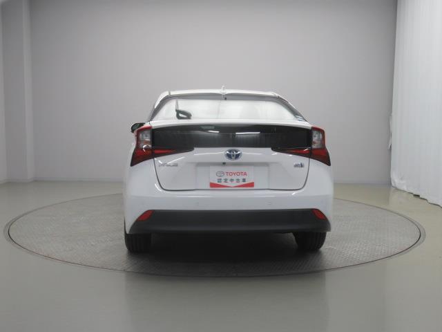 プリウス Ｓ　フルセグ　メモリーナビ　ＤＶＤ再生　ミュージックプレイヤー接続可　バックカメラ　衝突被害軽減システム　ＥＴＣ　ドラレコ　ＬＥＤヘッドランプ　記録簿（5枚目）