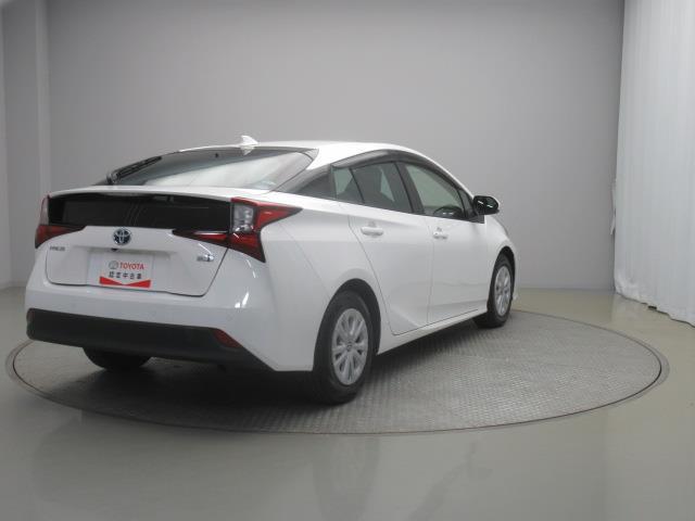 プリウス Ｓ　フルセグ　メモリーナビ　ＤＶＤ再生　ミュージックプレイヤー接続可　バックカメラ　衝突被害軽減システム　ＥＴＣ　ドラレコ　ＬＥＤヘッドランプ　記録簿（6枚目）