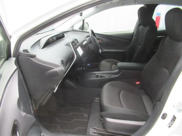 プリウス Ｓ　フルセグ　メモリーナビ　ＤＶＤ再生　ミュージックプレイヤー接続可　バックカメラ　衝突被害軽減システム　ＥＴＣ　ドラレコ　ＬＥＤヘッドランプ　記録簿（10枚目）