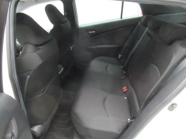 プリウス Ｓ　フルセグ　メモリーナビ　ＤＶＤ再生　ミュージックプレイヤー接続可　バックカメラ　衝突被害軽減システム　ＥＴＣ　ドラレコ　ＬＥＤヘッドランプ　記録簿（11枚目）